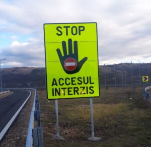 panouri STOP accesul interzis